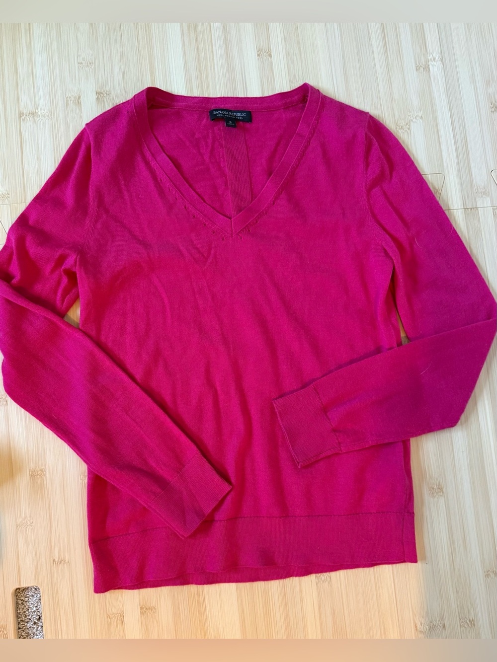 Banana Republic 100% Merino Wool V Neck  Lightweight Cardigan Sz Small